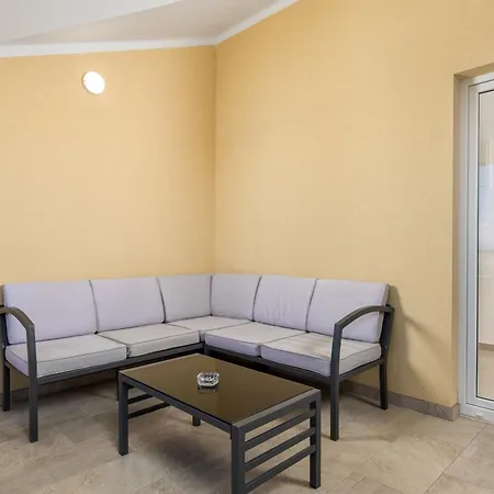 Apartman Mario By El-pi Tours *