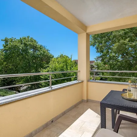 Mario By El-pi Tours Apartman