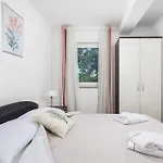 Apartment Mario By El-pi Tours *