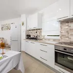Apartment Mario By El-pi Tours Malinska