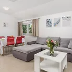 Apartment Mario By El-pi Tours