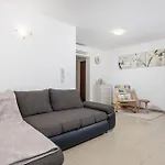 Apartment Mario By El-pi Tours
