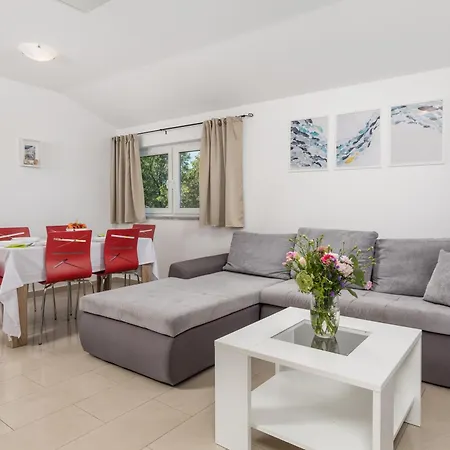Apartament Mario By El-pi Tours