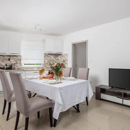 Apartament Mario By El-pi Tours