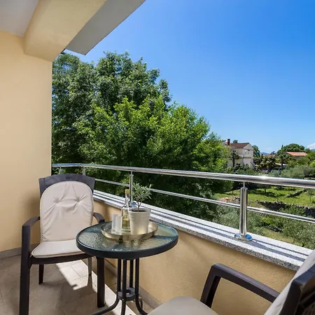 Апартаменты Mario By El-pi Tours Малинска