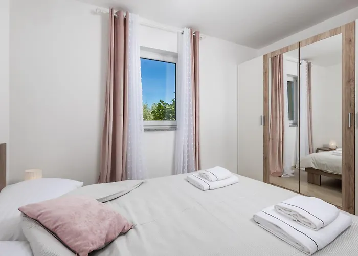 Mario By El-pi Tours Malinska